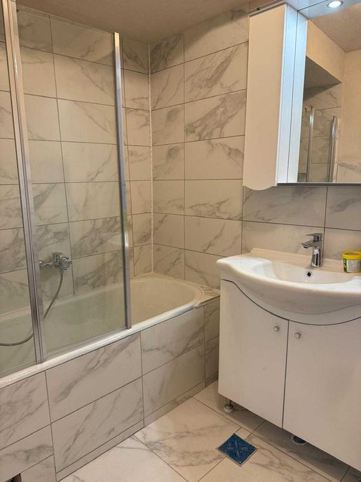 Apartament + garaj de vanzare