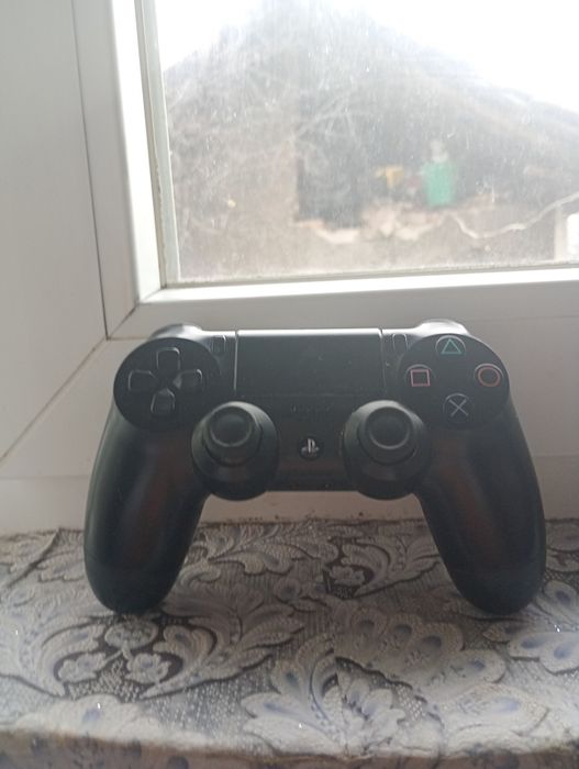 Продавам Джойстик за ps4