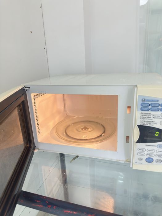 Микроволновка в отличном состоянии!!!