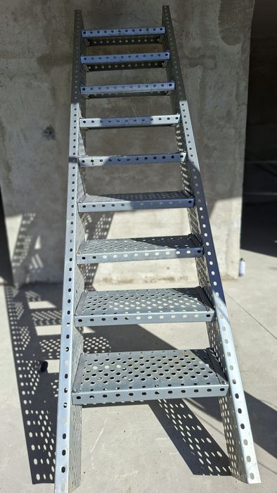 Confectionam scarii metalice zincate exterioare și pentru incendii , p