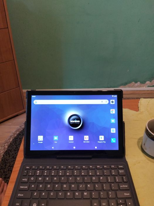 Tabletă de vinzare și tv