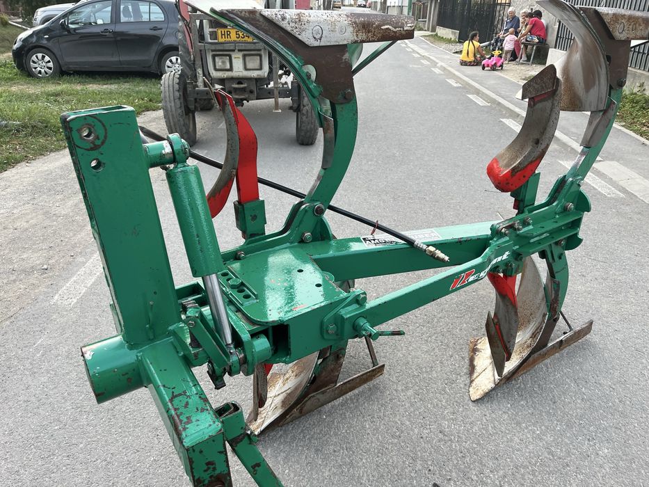 Plug dupa tractor