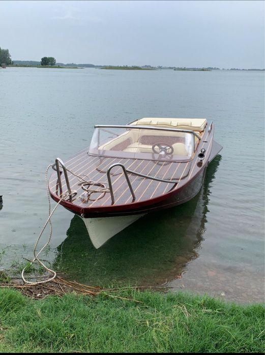 Продаётся катер Амур м в хорошем состояние.  Возможно обмен на каптиву