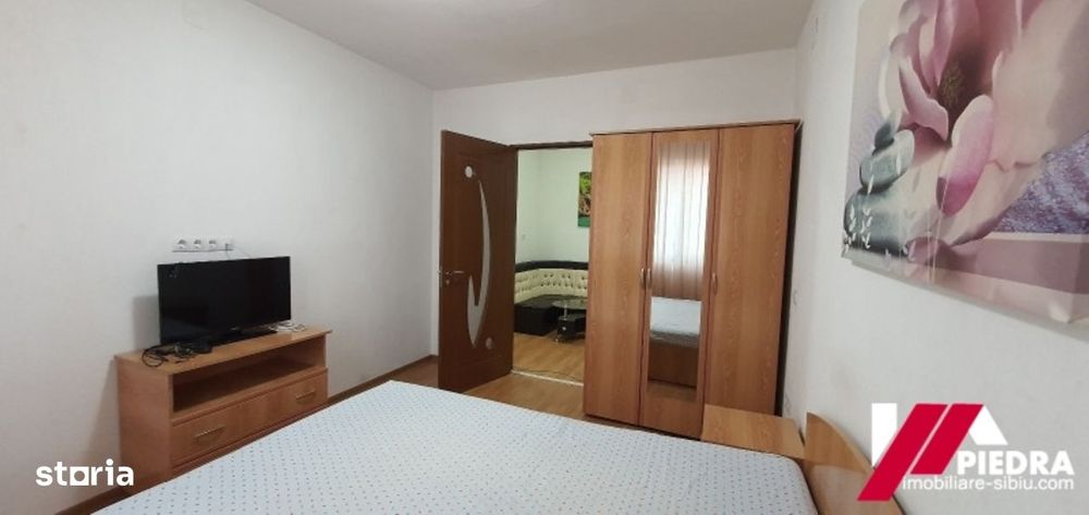 Vand apartament de 3 camere,decomandat,situat pe Mihai Viteazu,etaj 7
