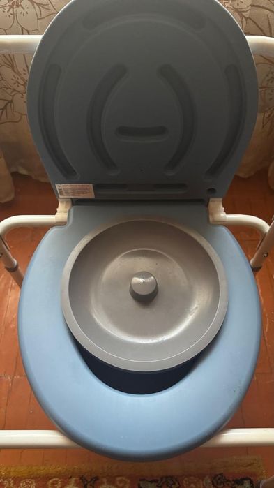 Продам кресло туалет.