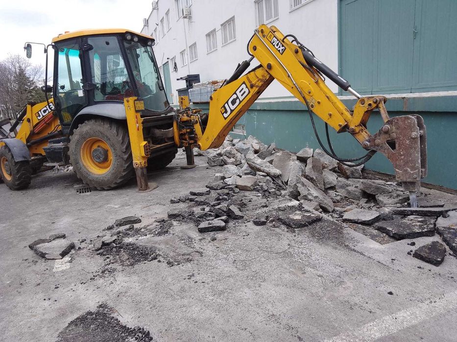 inchiriez buldoexcavator cu picon , excavatii , demolari