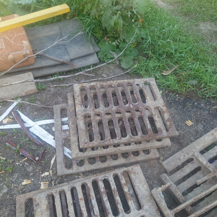 Продам чугунные решетки