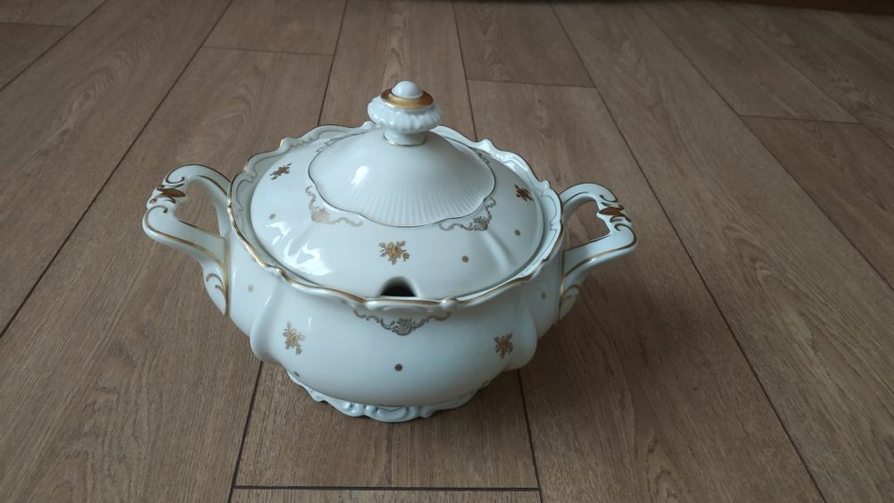 Антикварная  фарфоровая супница