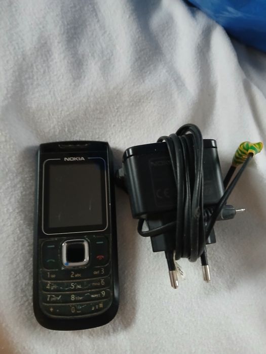 Telefon Nokia cu incarcator