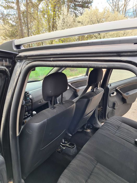 Vând Dacia Duster