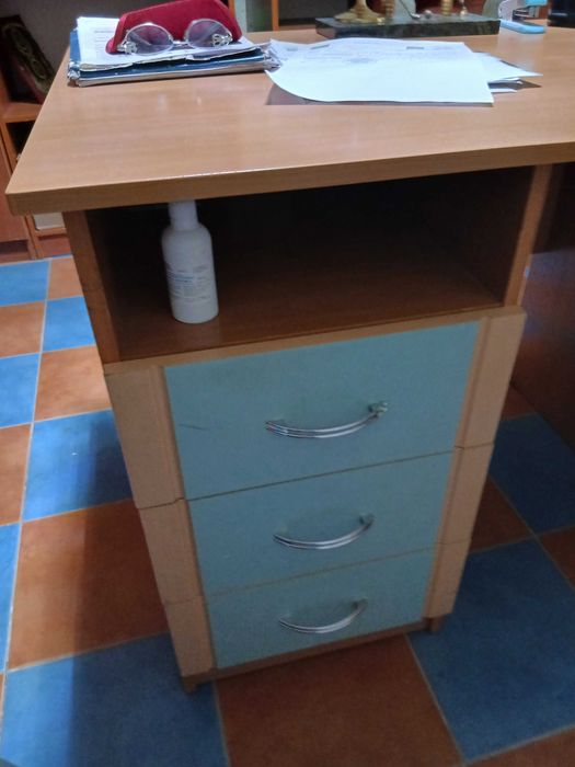 Стол письменный деревянный