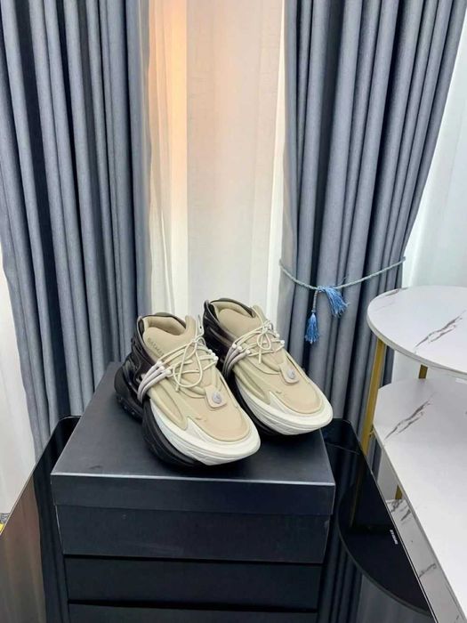 Balmain Unicorn Low-Top Sneaker "Beige/Black"