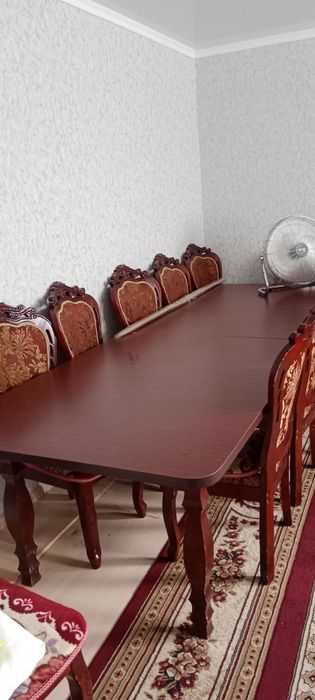 Стол со стульями