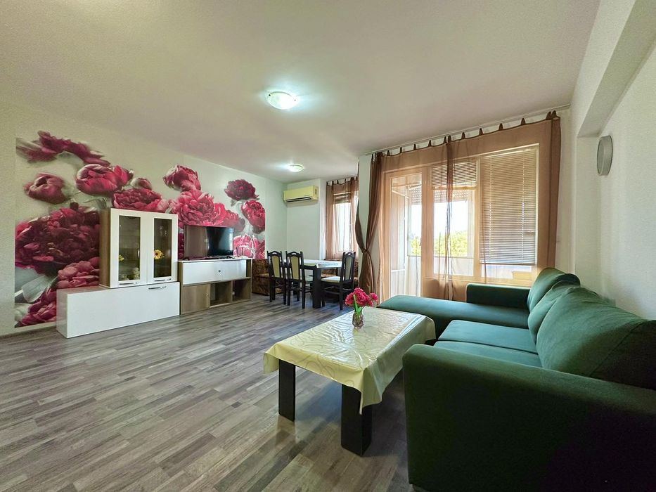 Продава се Двустаен апартамент в Бургас, Лазур - 68 кв.м за 2646 €/кв.м - Снимка #1