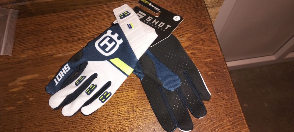 Manusi ,Hasquvarna , noi, de motocross, mtb/ Down Hill/ bicicleta