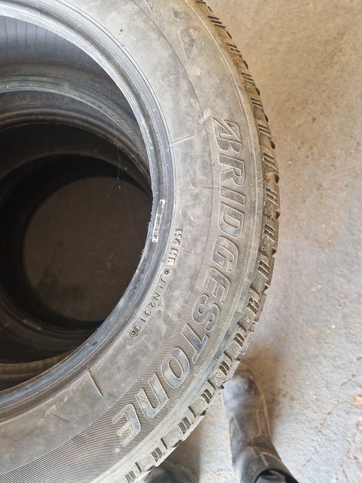 Продам шины бриджстоун близзак