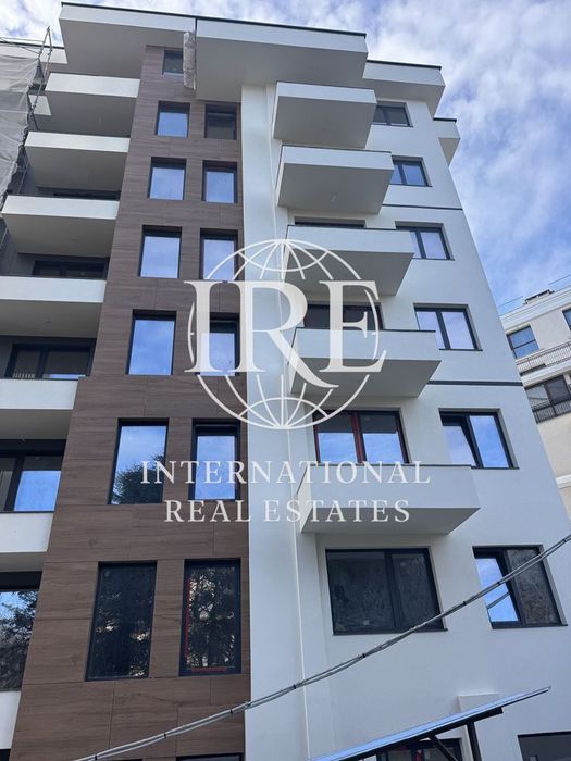 Продава се Тристаен апартамент в Варна, Бриз - 117 кв.м за 1530 €/кв.м - Снимка #12