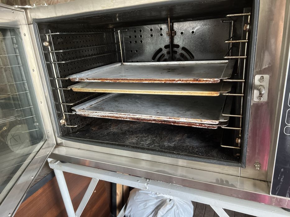 Печь конвекционная, пароконвектомат, пароконвекционная, парик для кафе