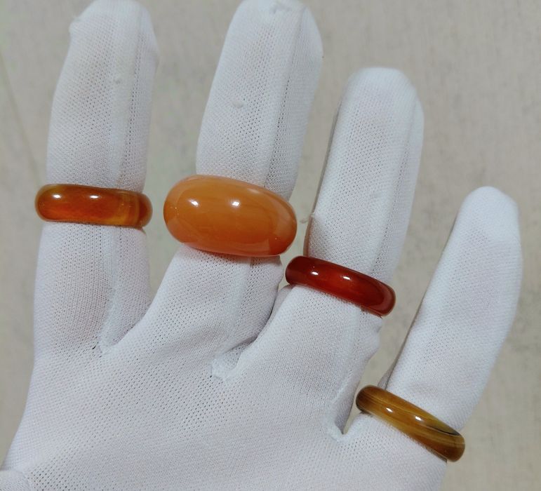 Кольца из натуральных камней.