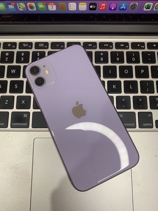 Телефон Apple iPhone 11