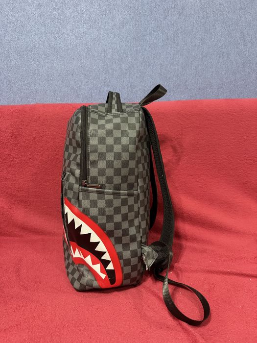 Продам рюкзак Sprayground