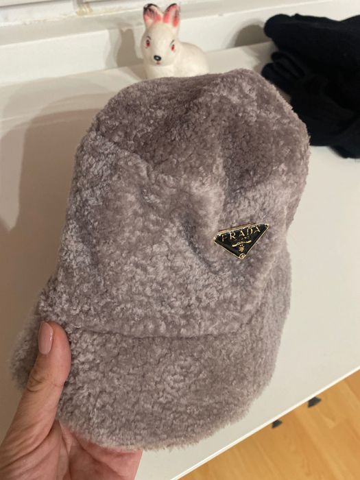 Дамска шапка Prada