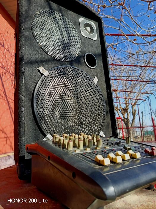 Колонка және пульт сатылады мощный!