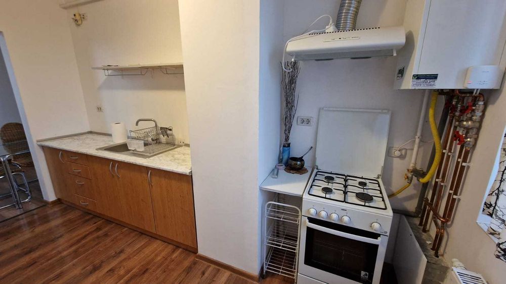 Inchiriez apt 3 camere modern, central