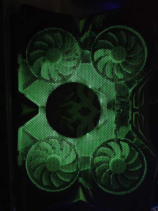 Vând ventilator de laptop aproape nou