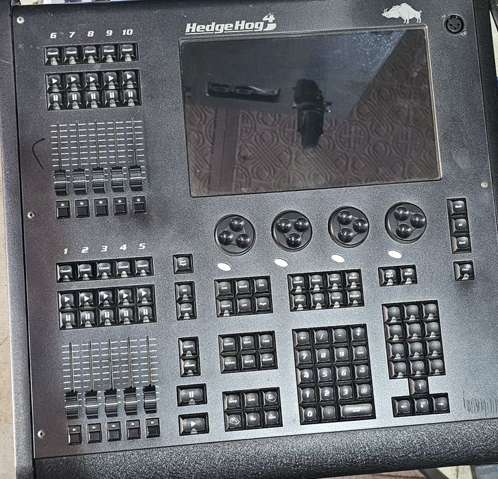 Световая консоль Hadge hog4
