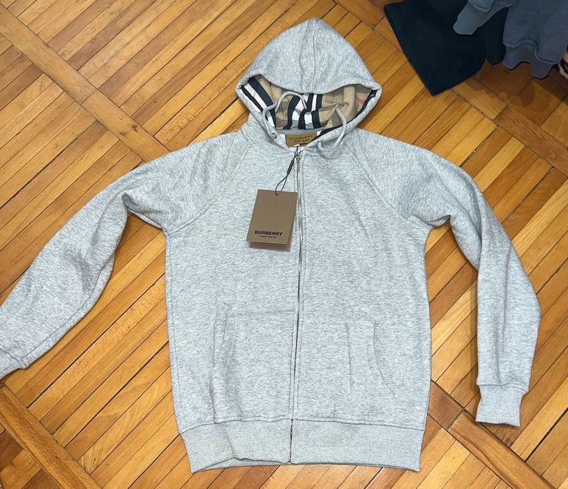 Vând hanorac Burberry