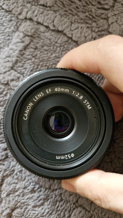 Se vând două obiective canon ef 28mm