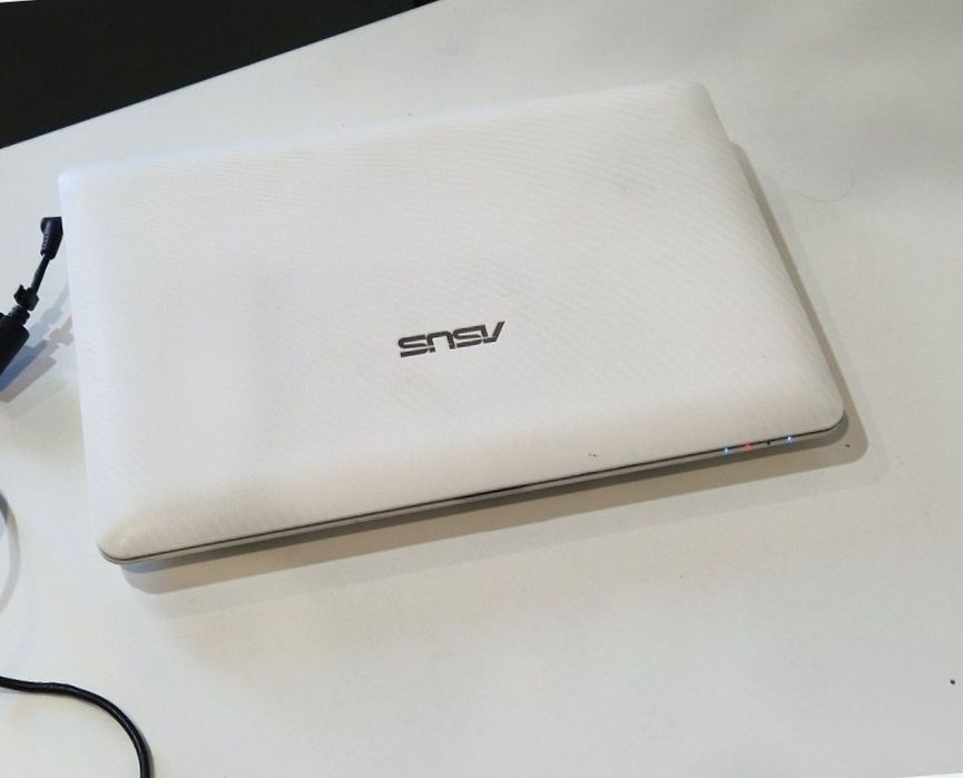 Laptop Asus cu mufa de încărcare înlocuită