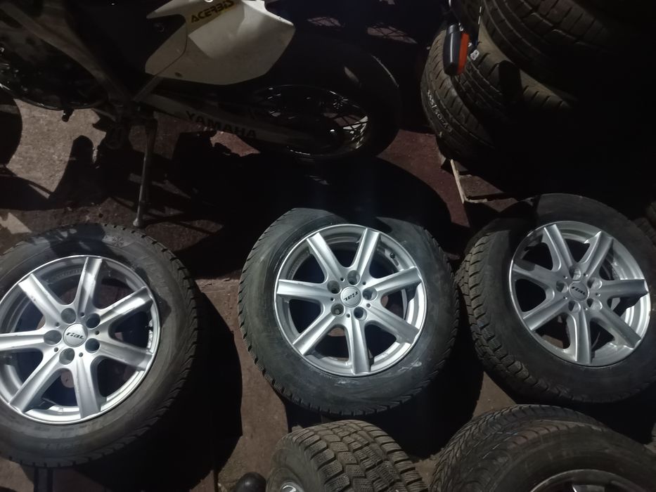 4 броя зимни гуми с алуминиева джанти 5/100