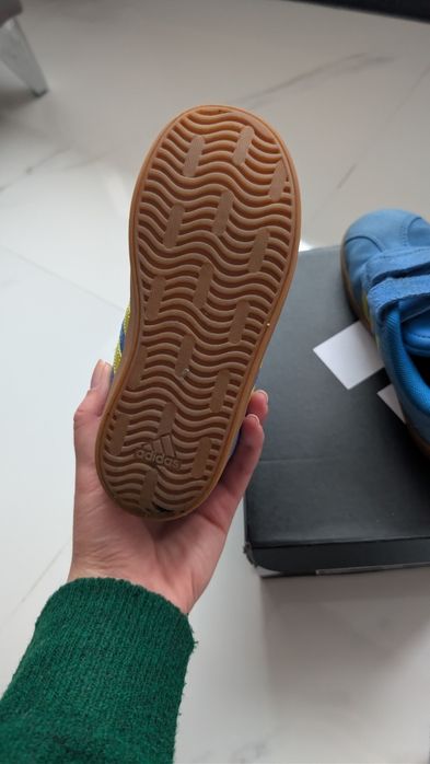 Adidas детски маратонки 27 номер