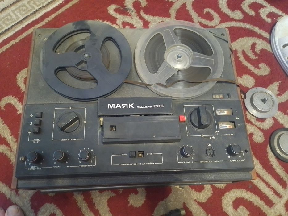 Продам магнитофон Бабиник