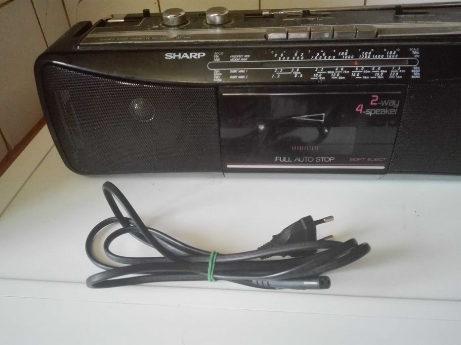 Радиокасетофон SHARP и съветска кинокамера " Quarz".