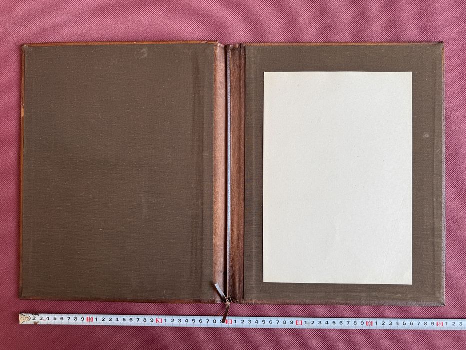 Стари ретро винтидж луксозни кожени папки А3 и А4 за грамоти и отличия