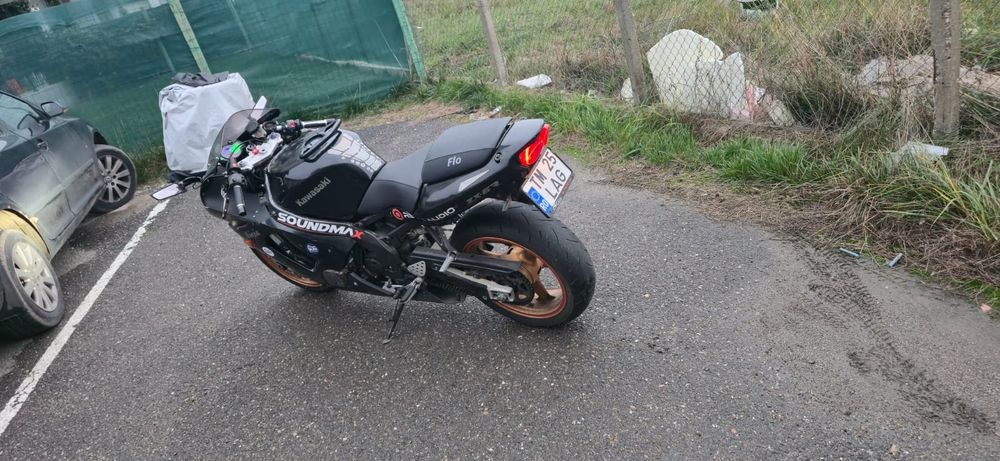 Vând motocicletă KAWASAKY NINJA ZX600J 

Pretul este negociabil