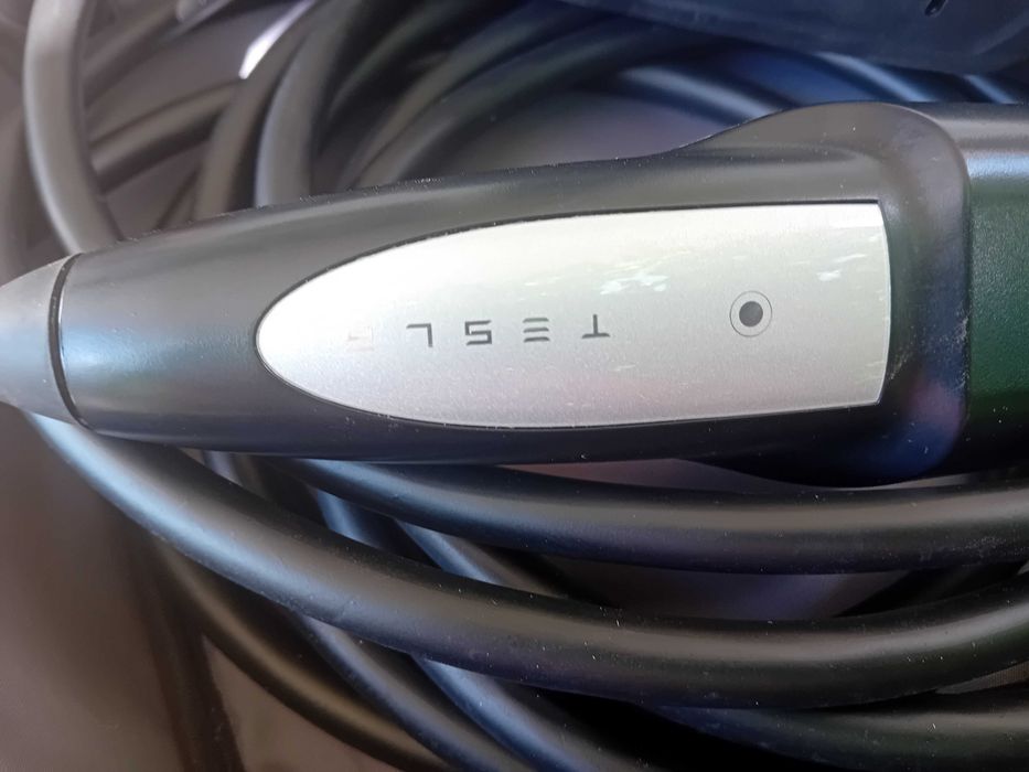 Мобилна зарядна станция за Tesla