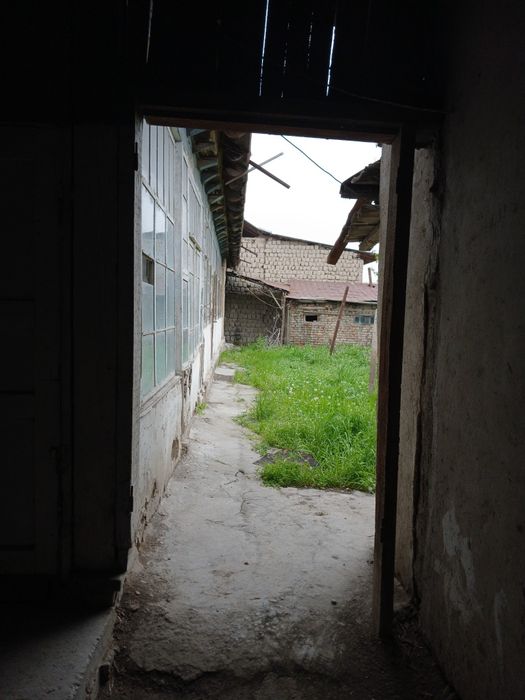 Uy joy hovli uchastka sotiladi