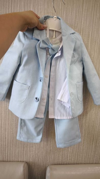 Елегантен комплект със сако в светло син десен 12-18м