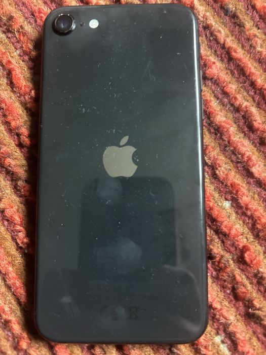 Продавам apple se 2020