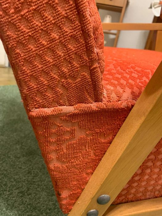 fotoliu tapitat rosu