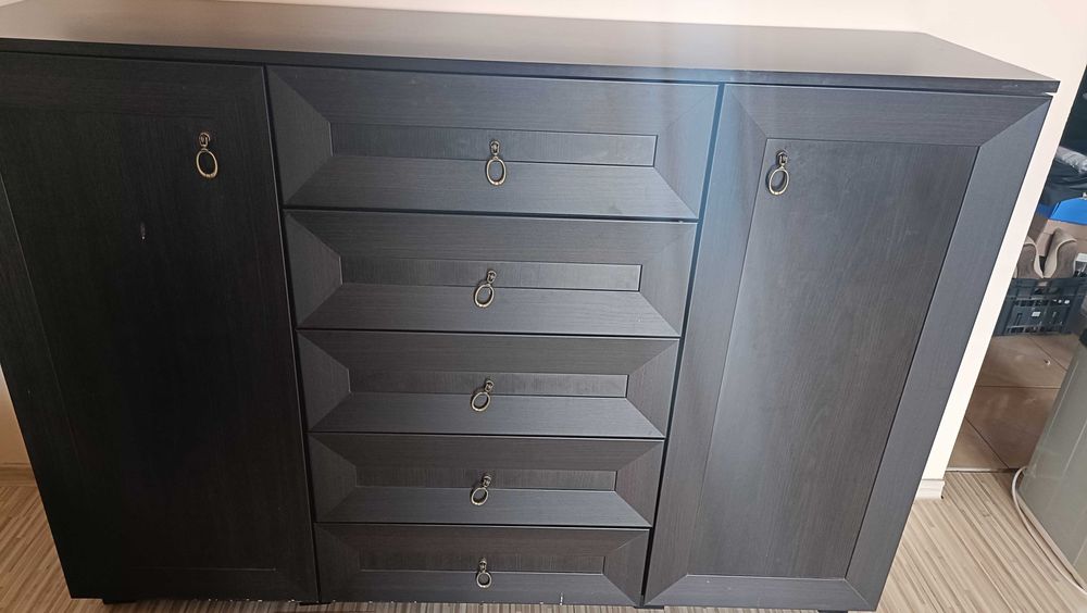 Vând dulap cu oglinda!