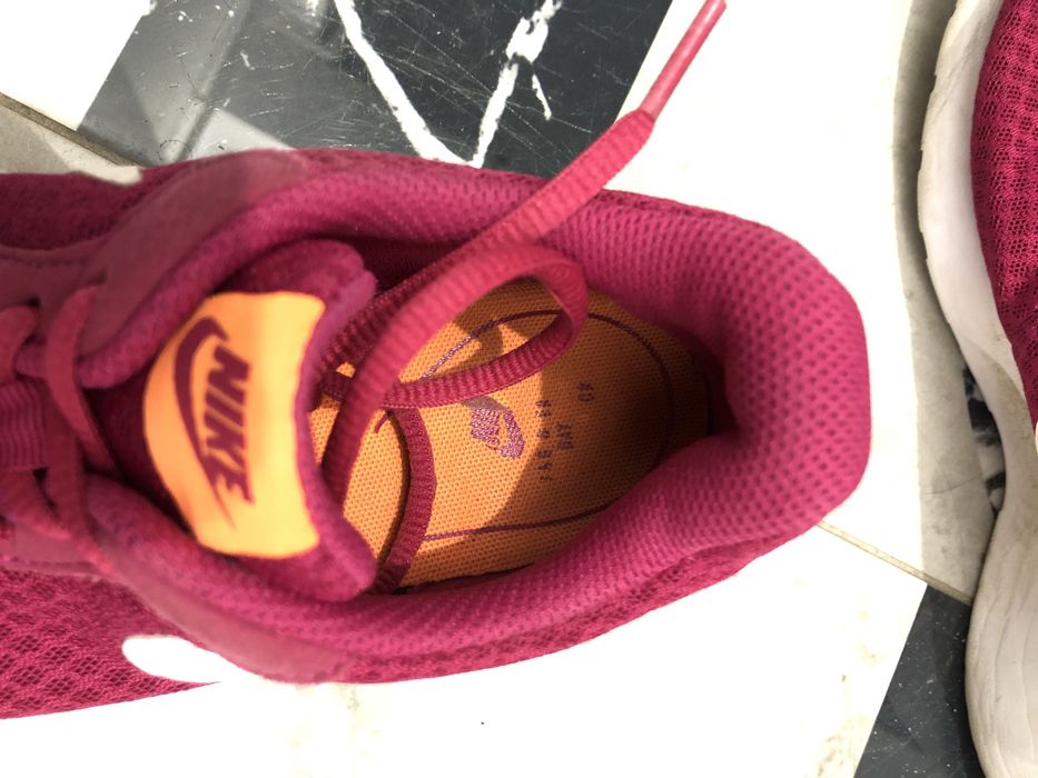 Adidasi dama Nike roz