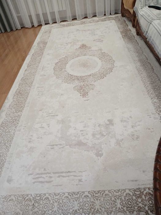 Продам ковер в отличном состоянии, почти новая