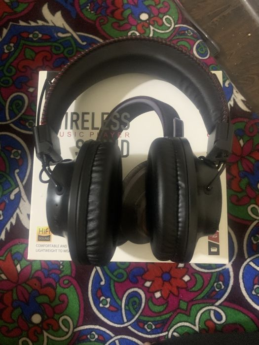 Bezpeovodnoy naushnik