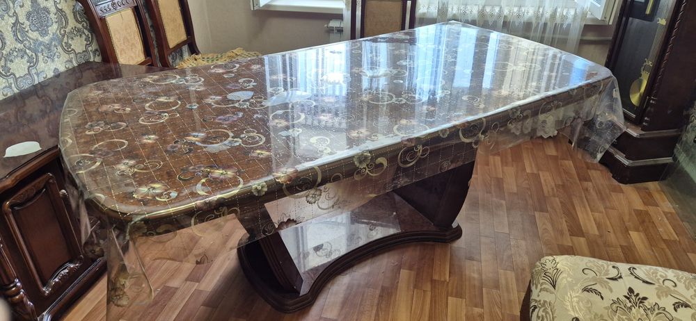 Продам гостевой стол и 8 стульев
