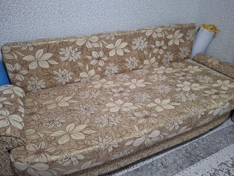 Продам диван в хорошем состоянии.